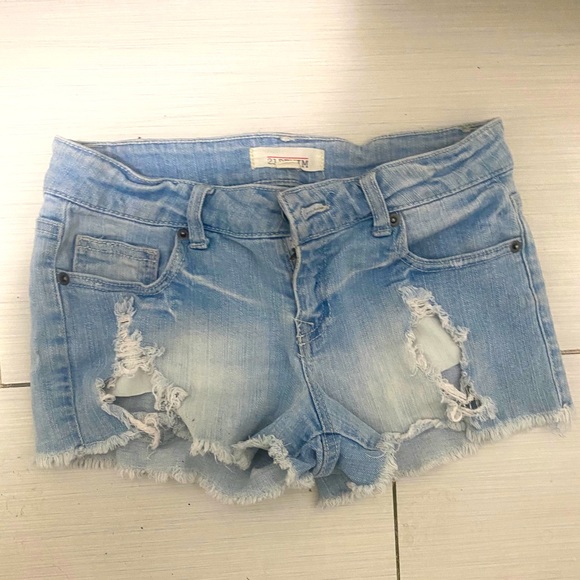 ♦️SOLD♦️SOLD♦️Denim shorts - Picture 2 of 2
